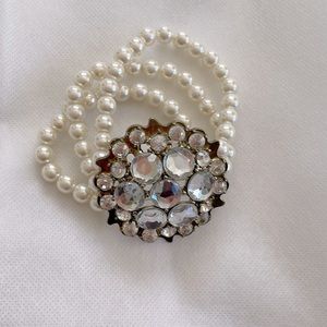 Pearl and rhinestone stretch bracelet